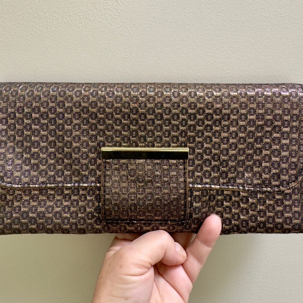 Gold and Black metallic Clutch - Picture 6 of 7